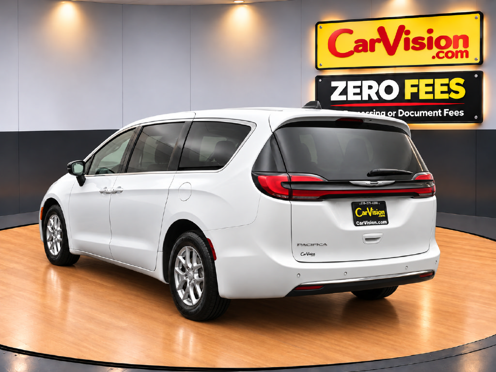 Used 2026 Chrysler Pacifica Select FWD image 3
