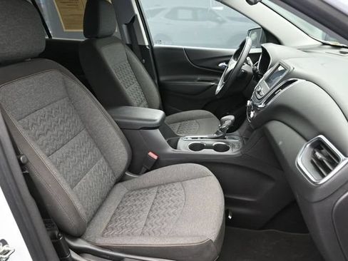 Used 2024 Chevrolet Equinox LT FWD image 30