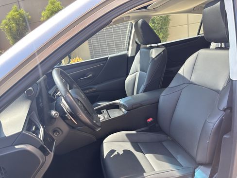Used 2025 Lexus ES 350 w/ Premium Package FWD image 16