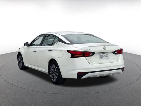 Used 2025 Nissan Altima 2.5 SV image 11