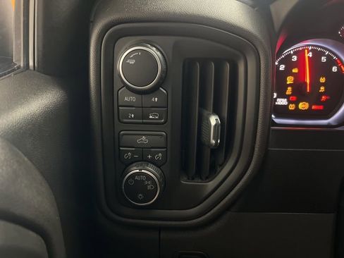 Used 2019 Chevrolet Silverado 1500 Custom w/ Custom Value Package AWD/4WD image 18