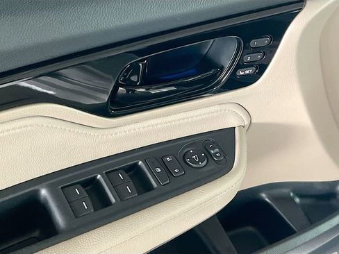 Certified 2024 Honda Odyssey Touring image 12