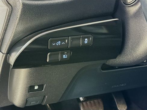 Certified 2016 Toyota Prius Three Touring image 12