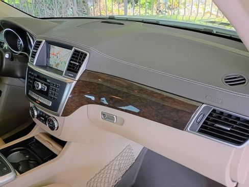 Used 2015 Mercedes-Benz GL 450 4MATIC image 53