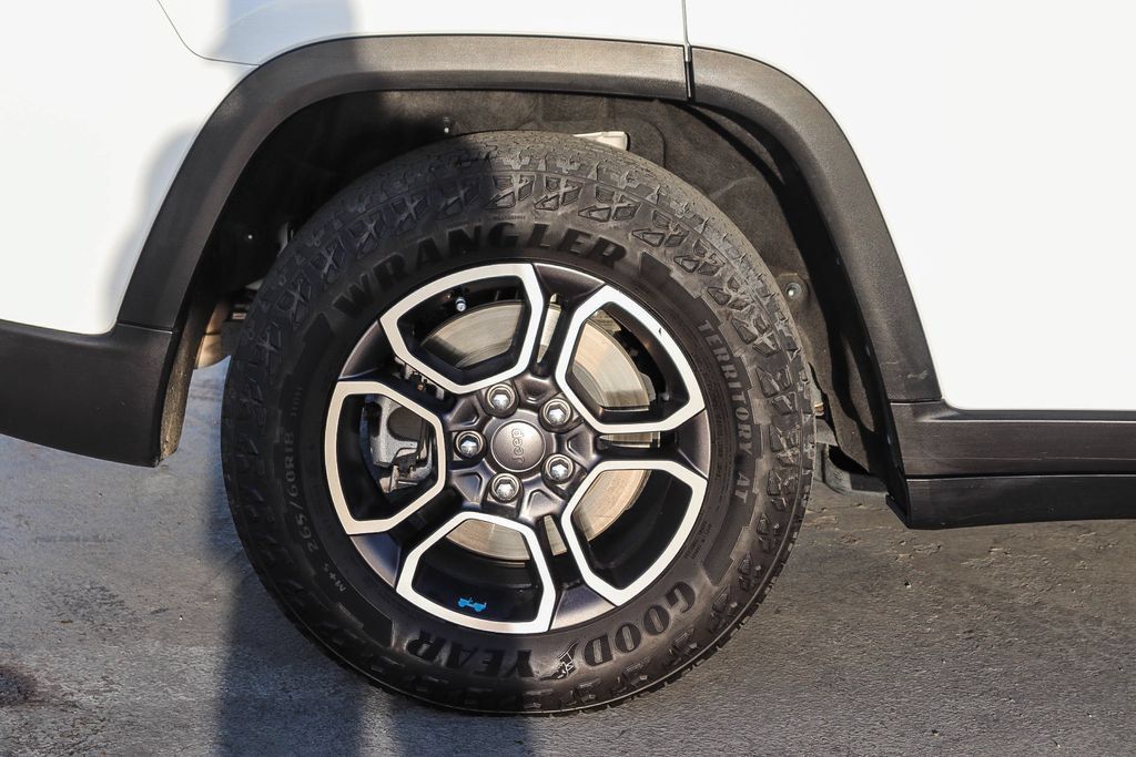 Used 2024 Jeep Grand Cherokee Trailhawk AWD/4WD image 22