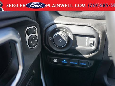 Used 2023 Jeep Wrangler Unlimited Sahara w/ Cold Weather Group AWD/4WD image 29