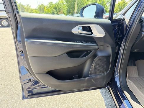 Used 2019 Chrysler Pacifica Touring-L w/ Advanced Safetytec Group FWD image 14