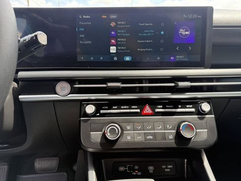 Used 2025 Hyundai Santa Cruz SE image 13