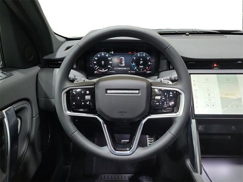New 2025 Land Rover Discovery Sport Dynamic SE image 24