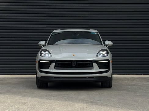 Certified 2025 Porsche Macan image 10