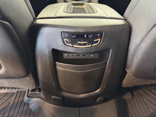 Used 2019 Cadillac Escalade Premium Luxury AWD/4WD image 13