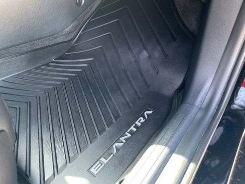 Used 2024 Hyundai Elantra Limited FWD image 15