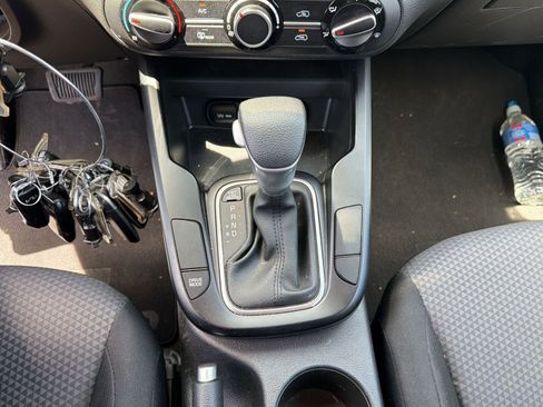 Used 2025 Kia Soul LX w/ LX Technology Package FWD image 10