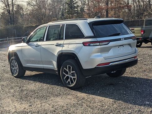New 2025 Jeep Grand Cherokee Limited image 4