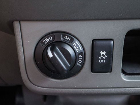 Used 2019 Nissan Frontier SV AWD/4WD image 9