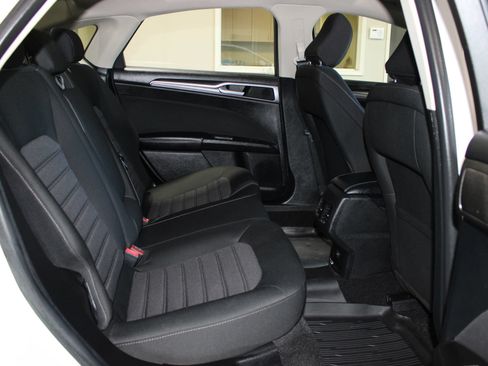 Used 2020 Ford Fusion SE FWD image 31