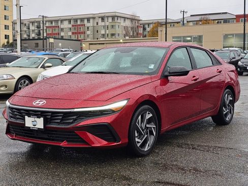 Used 2025 Hyundai Elantra SEL image 3