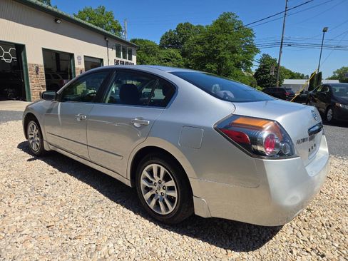 Used 2010 Nissan Altima 2.5 S FWD image 4