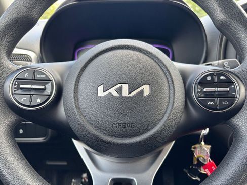 Used 2025 Kia Soul LX w/ LX Technology Package FWD image 25