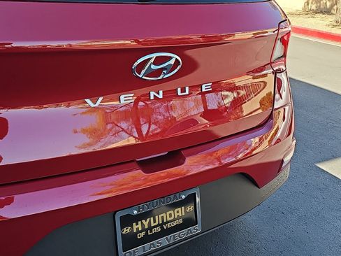 Used 2022 Hyundai Venue Limited FWD image 11