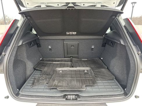 Certified 2024 Volvo XC40 B5 Core image 35