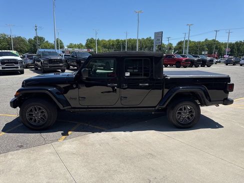 Used 2024 Jeep Gladiator Sport AWD/4WD image 11