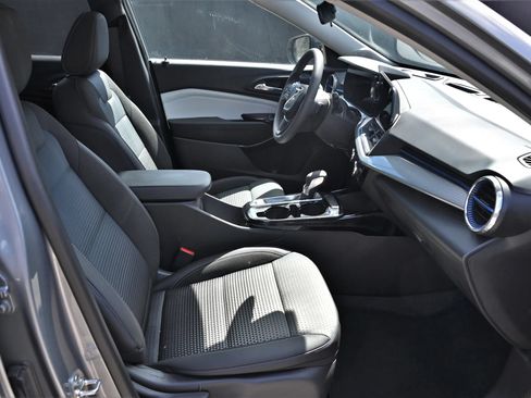 Used 2026 Chevrolet Trax LT FWD image 10