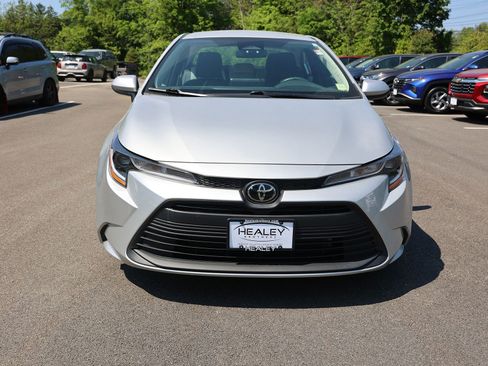 Used 2023 Toyota Corolla LE w/ LE Convenience Package FWD image 2