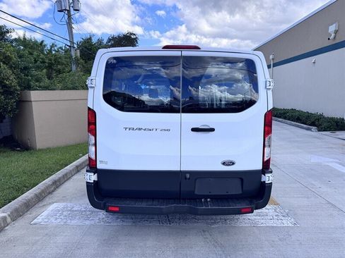 Used 2016 Ford Transit 250 130 Low Roof w/ Exterior Upgrade Package RWD image 6