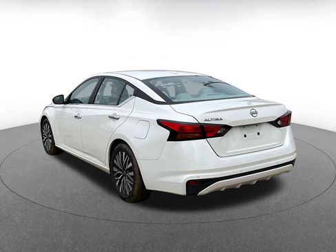 Used 2025 Nissan Altima 2.5 SV image 11