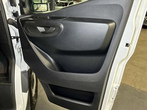 Used 2025 Mercedes-Benz Sprinter 2500 image 10
