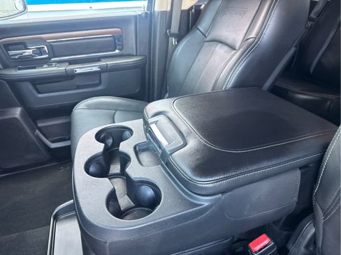 Used 2018 RAM 1500 Laramie image 32