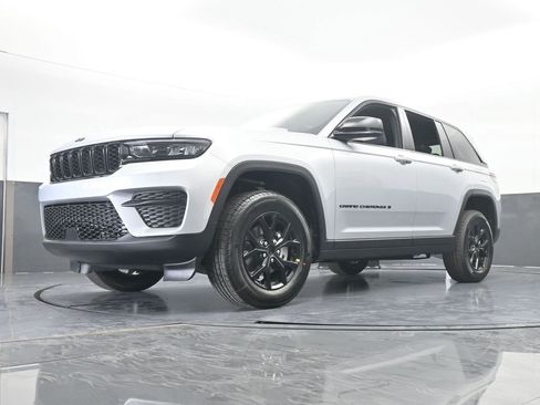 New 2025 Jeep Grand Cherokee Altitude RWD image 49