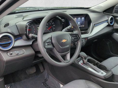 Certified 2024 Chevrolet Trax LS w/ LS Convenience Package FWD image 10