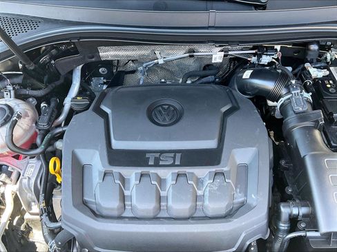 Certified 2023 Volkswagen Tiguan SE FWD image 32