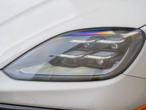 Certified 2026 Porsche Cayenne AWD/4WD image 29