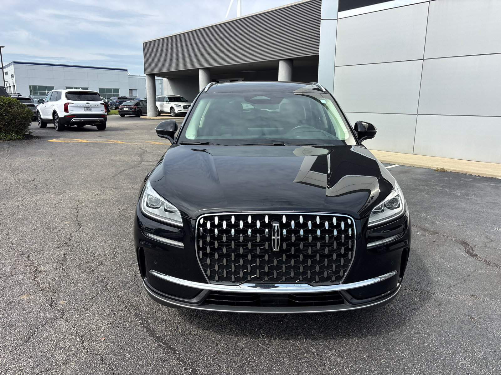 Used 2023 Lincoln Corsair Reserve w/ Equipment Group 202A AWD/4WD image 2