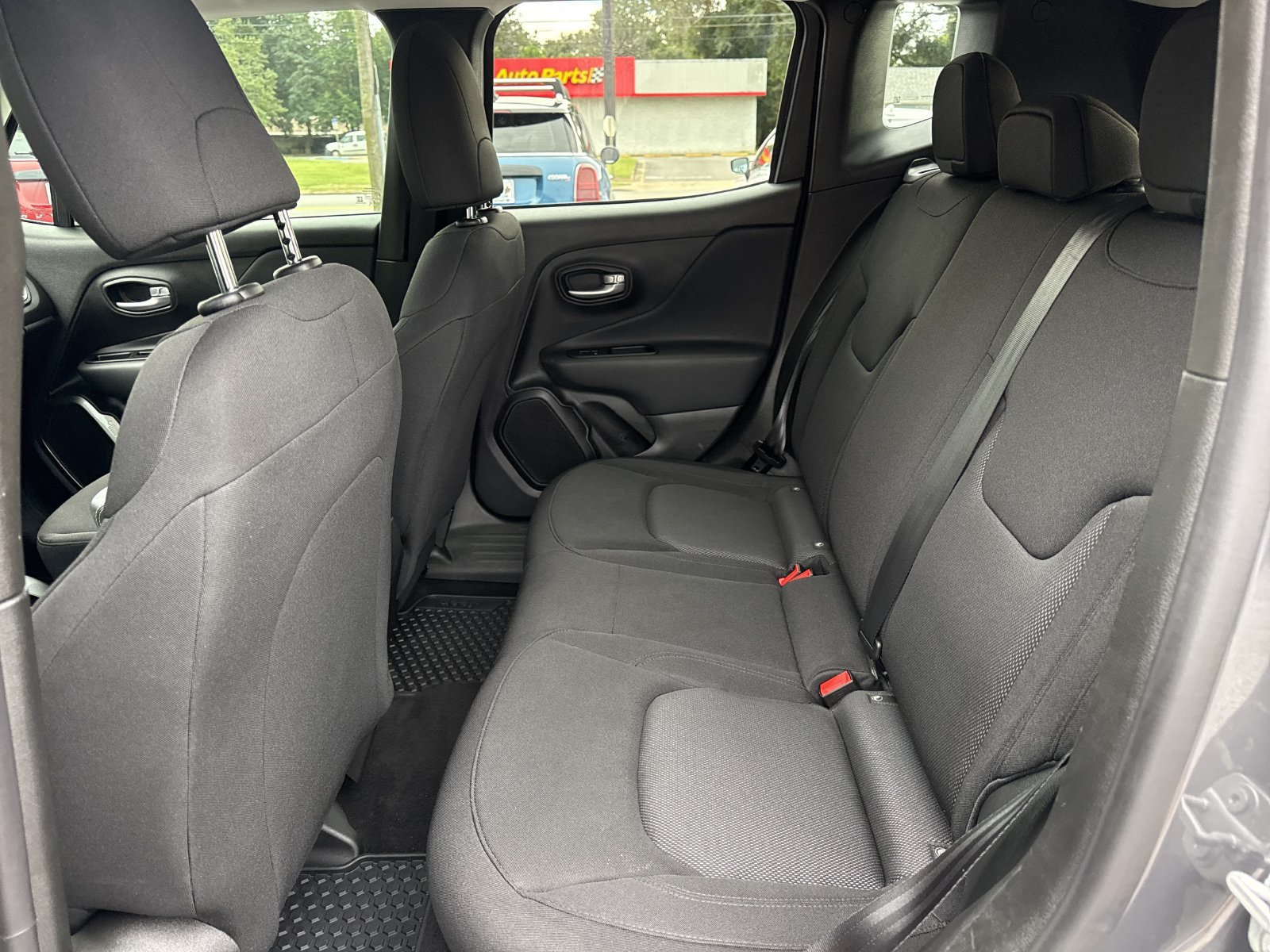 Used 2023 Jeep Renegade Latitude AWD/4WD image 11