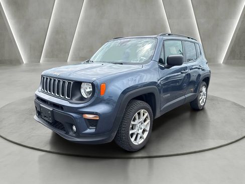 Used 2022 Jeep Renegade Latitude w/ Convenience Group AWD/4WD image 3