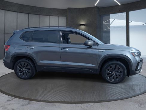 Used 2022 Volkswagen Taos S image 7