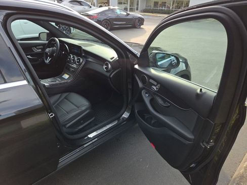 Used 2020 Mercedes-Benz GLC 300 4MATIC image 19