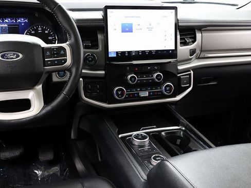 Used 2022 Ford Expedition XLT image 16