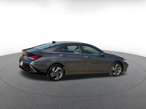 Used 2025 Hyundai Elantra SEL image 15