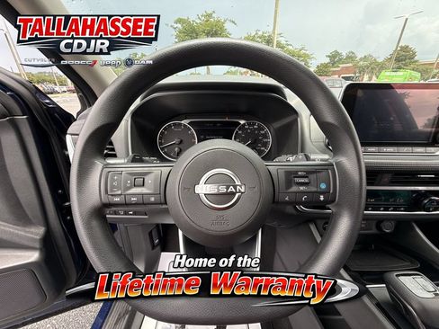 Used 2024 Nissan Rogue SV FWD image 15