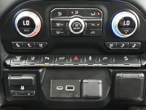 Used 2021 GMC Sierra 2500 Denali w/ Denali Ultimate Package AWD/4WD image 20