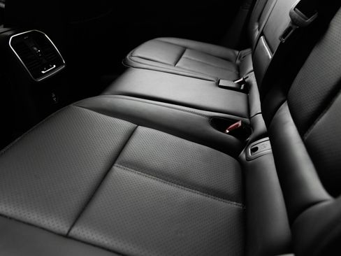Certified 2026 Porsche Macan AWD/4WD image 25