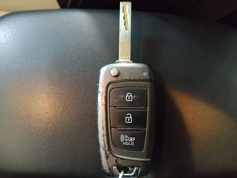 Used 2021 Hyundai Venue SEL FWD image 32