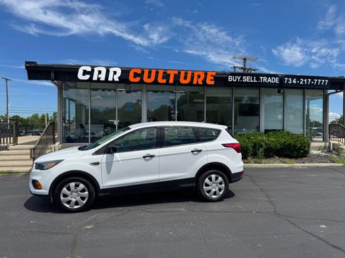Used 2019 Ford Escape S FWD image 3