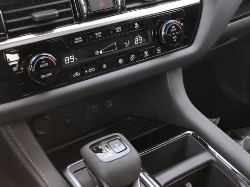 New 2025 Nissan Pathfinder SL image 32