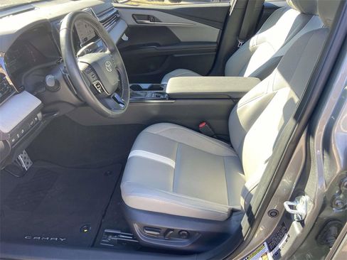 Used 2025 Toyota Camry SE w/ Convenience Package image 16